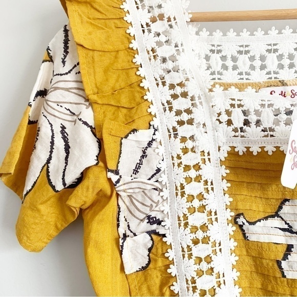 NWT Sadie & Sage Floral Lace Yellow & White Peplum So Sunny Top Size S - Picture 3 of 11